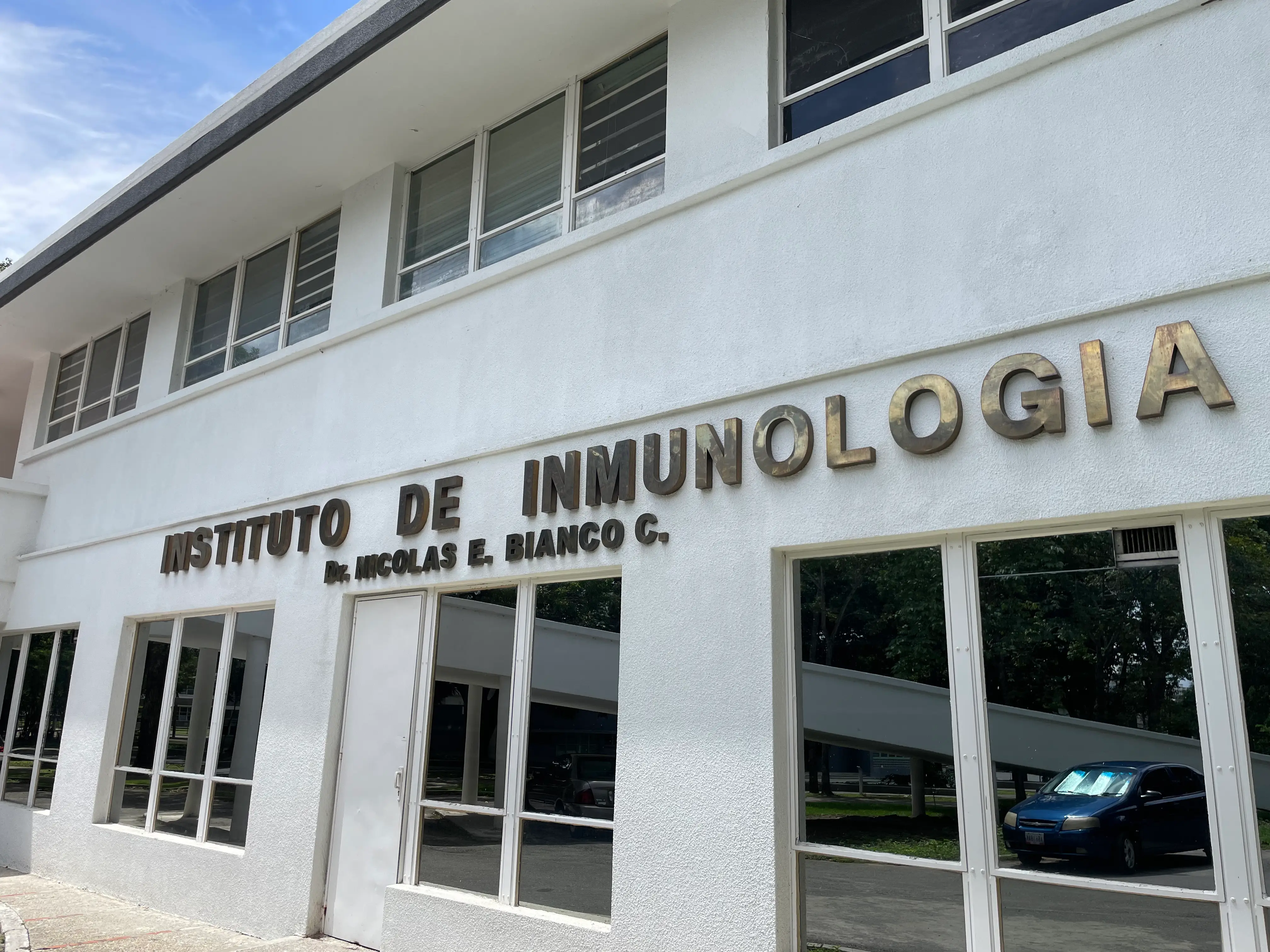 Fachada del Instituto de Inmunología Dr. Nicolás E. Bianco Colmenares, UCV